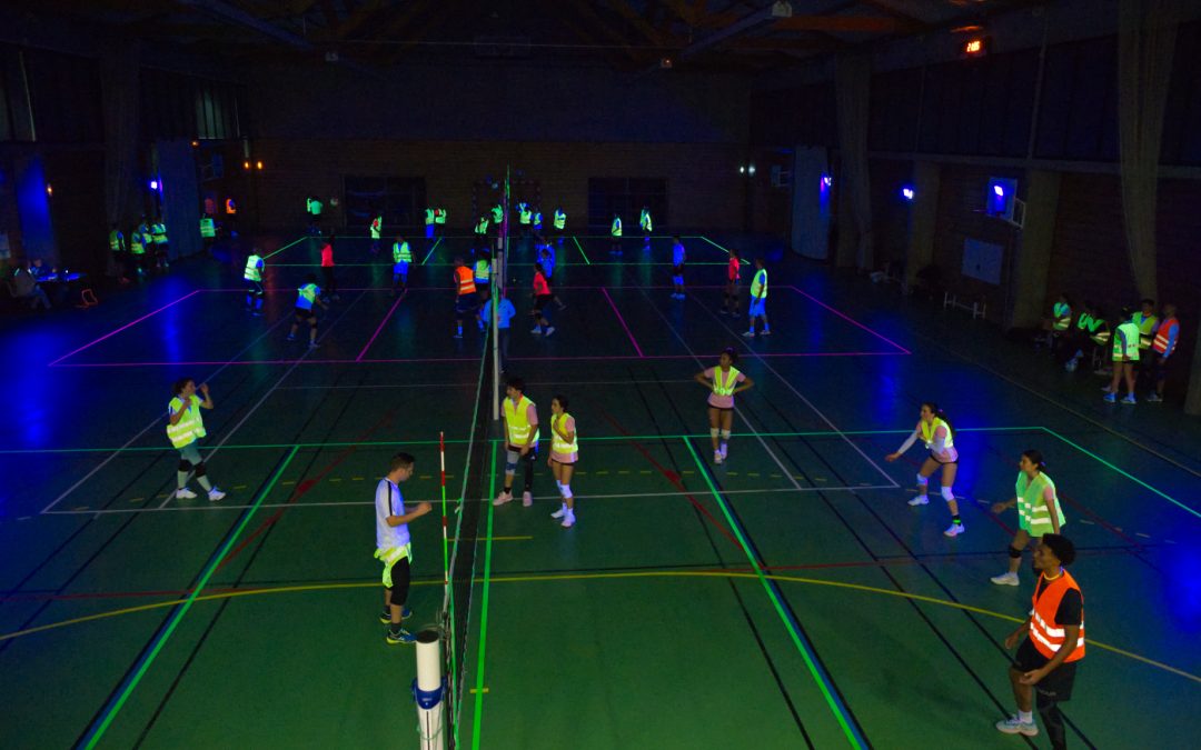 Tournoi volley fluo en lumière noire